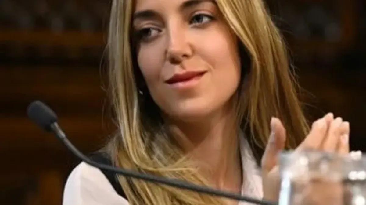 Renunció la funcionaria de economía a la que le encontraron USD 700 mil en su casa