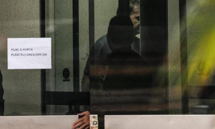 Bolsonaro alega “paranoia” por ingesta de medicamentos al quemar su tobillera electrónica