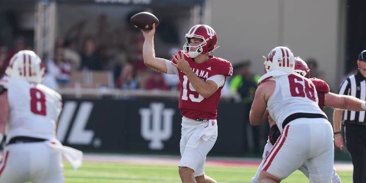 Mendoza’s near-perfect day lifts No. 2 Indiana to 31