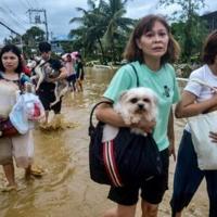 Typhoon Kalmaegi hits Vietnam after killing 140 in Philippines