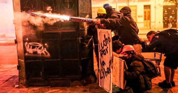 Congreso: Proponen penalizar hasta con 10 años de cárcel a quienes total o parcialmente el rostro durante protestas