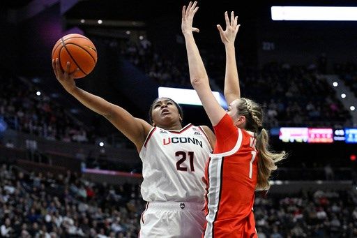 Sarah Strong's double-double leads top-ranked UConn past Ohio State 100