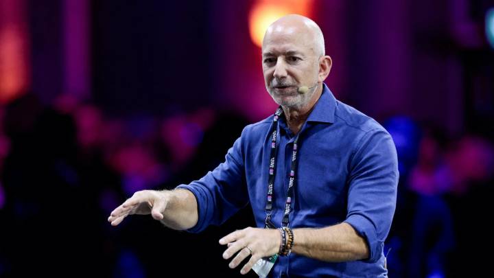 Jeff Bezos to co-lead AI startup Project Prometheus, raising $6.2 billion