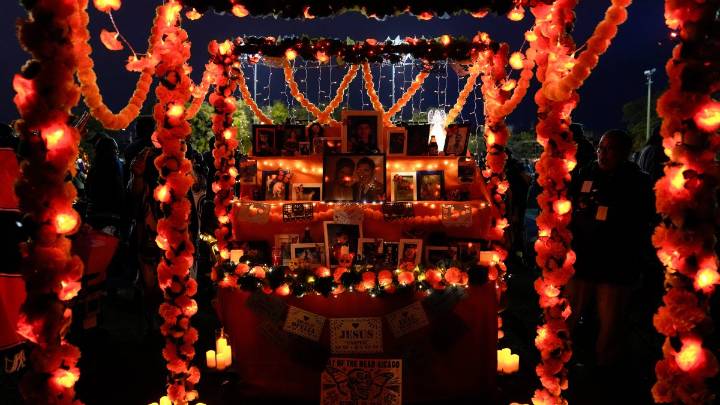 Mexican Americans balance tradition and modernity in Day of the Dead celebrations