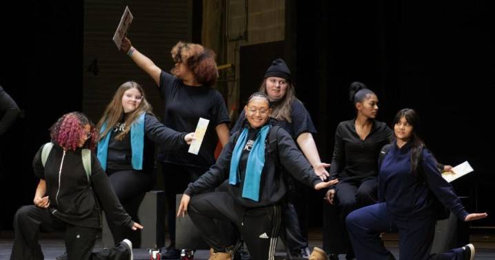 High schoolers prep for Schenectady County Holiday Parade