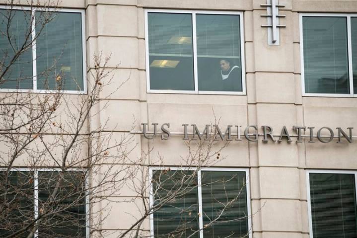 Tarjetas de residencia de venezolanos y cubanos dentro de “rigorosa revisión” en EEUU.