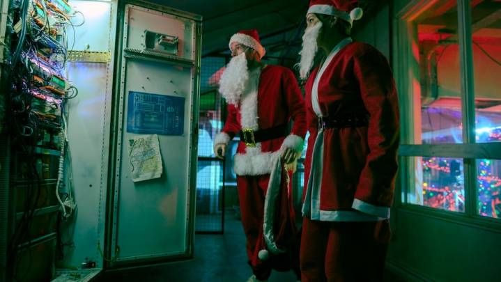 'Jingle Bell Heist' Review: Two Aggrieved Strangers Plot Payback Crime