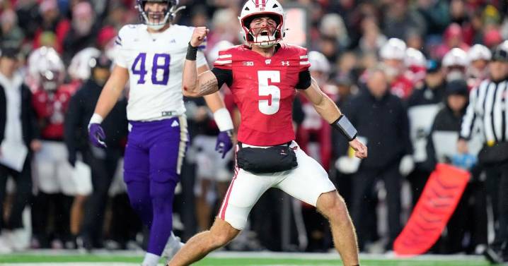 Wisconsin roughs up No. 23 Washington in frustrating road loss