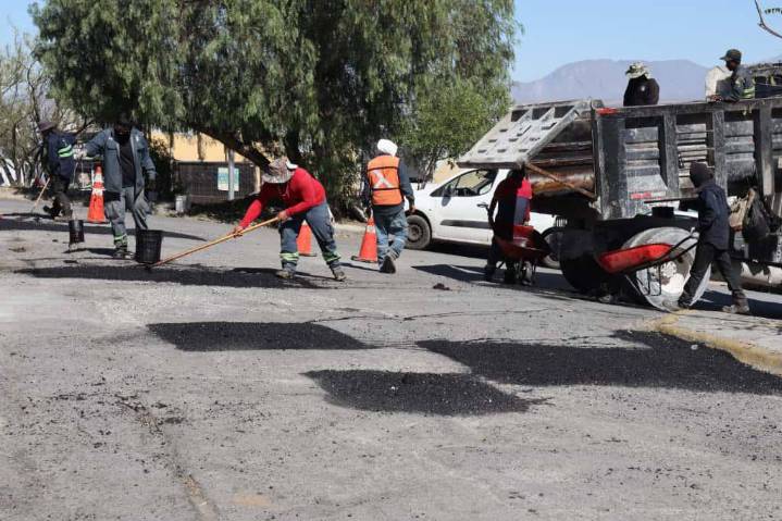 Refuerzan bacheo en colonias de Saltillo con apoyo del programa ‘Aquí Andamos’