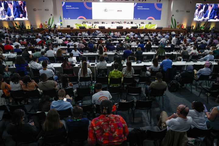 Cierre anticlimático de la COP30 en la Amazonía; documento final sin mención a combustibles fósiles