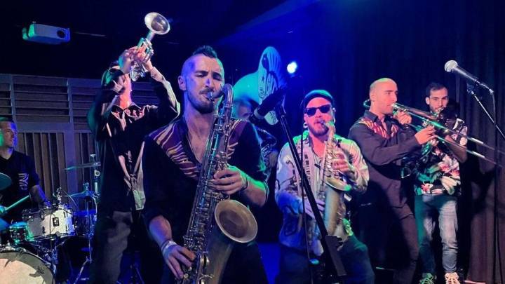 La música indica que el fin de semana se acerca en Huelva