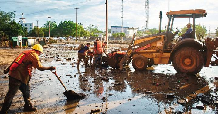 Continúan en emergencia por inundaciones 2 estados