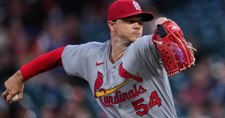 Red Sox acquire right-hander Gray from Cardinals