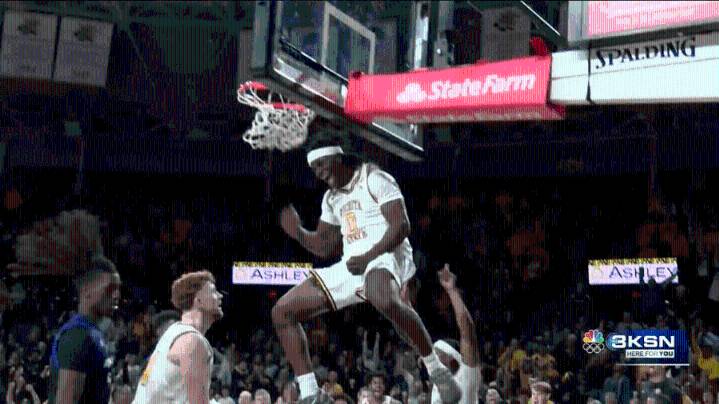 Giles' big second half leads Wichita State men to season