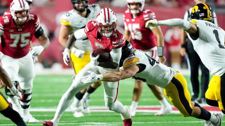 Wisconsin loses running back Dilin Jones and center Jake Renfro for the rest of the season