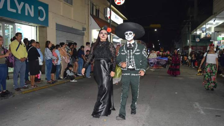 Cordobeses disfrutan del espectacular desfile “La Alegría de las Almas 2025”