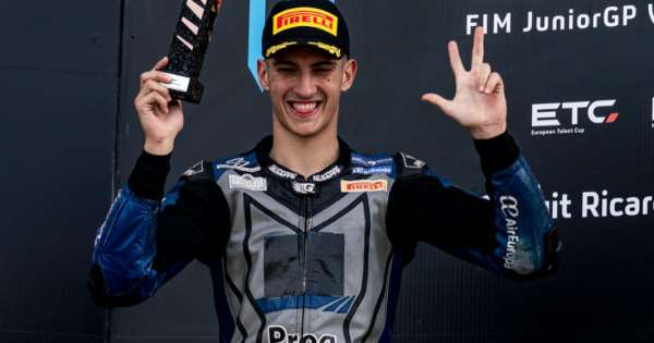 Marco Tapia cierra el año con un podio