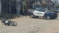 Pareja de motociclistas es baleada en Las Joyas; investigan posible vínculo con homicidio