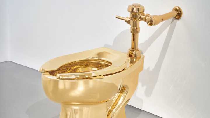 Infamous gold toilet, America, heads to auction