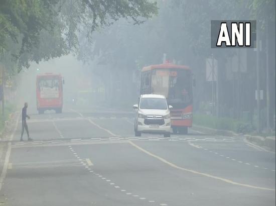 Delhi's air quality remains 'very poor'; breathing made difficult [ FULL VIEW ]