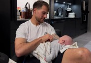 Los primeros días Alexis Mac Allister y su hija Alaia: las tiernas fotos que compartió el futbolista