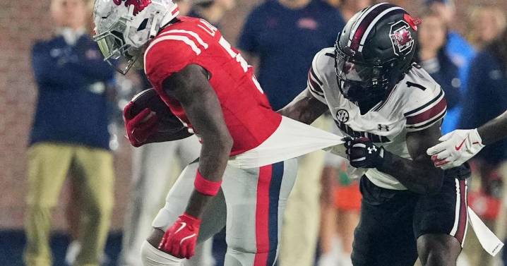 Ole Miss defense shines with 6 sacks, 2 interceptions in 30