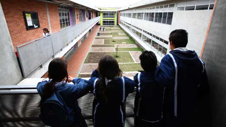 Ministerio de Educación fija lineamientos sobre apariencia y libertad religiosa en colegios