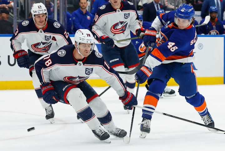 Matthew Schaefer stars as the Islanders score 2 late goals to edge Blue Jackets 3