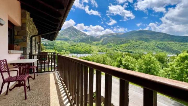 Ático a la venta en Cerler con vistas a la estación de esquí y un amplio balcón ante el valle
