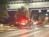 Muere conductor tras chocar contra base de puente peatonal en avenida Pacheco