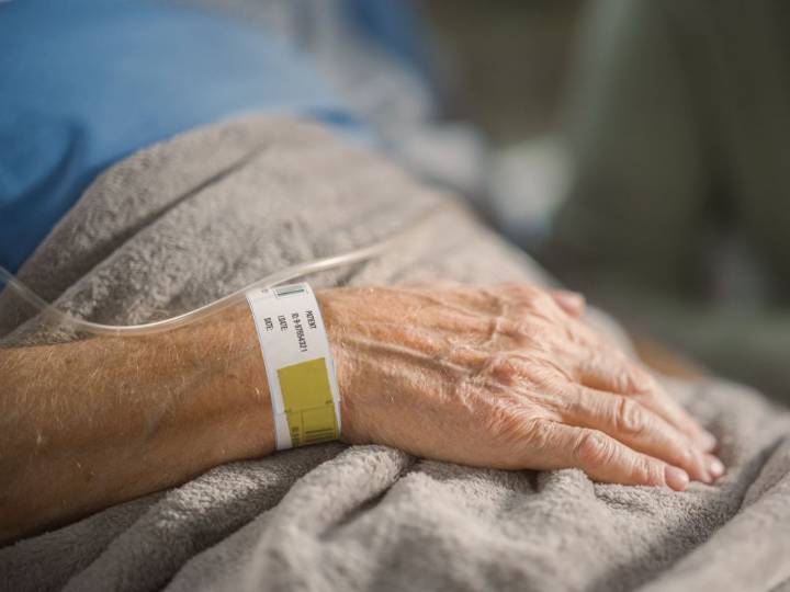 Study: 1 in 6 seniors struggle to recover from major surgery