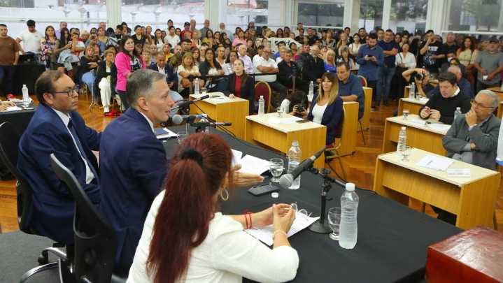 Echeverría presentó el Presupuesto 2026: aumento de 20% y foco en salud, desarrollo sostenible y obras