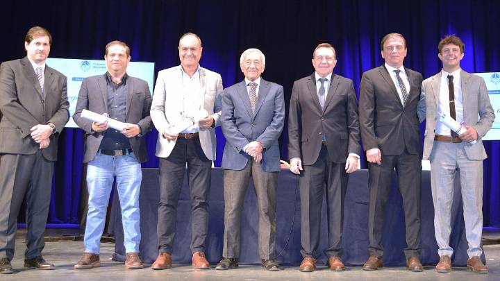 Santa Fe entregó sus últimos diplomas antes del nuevo mapa político provincial