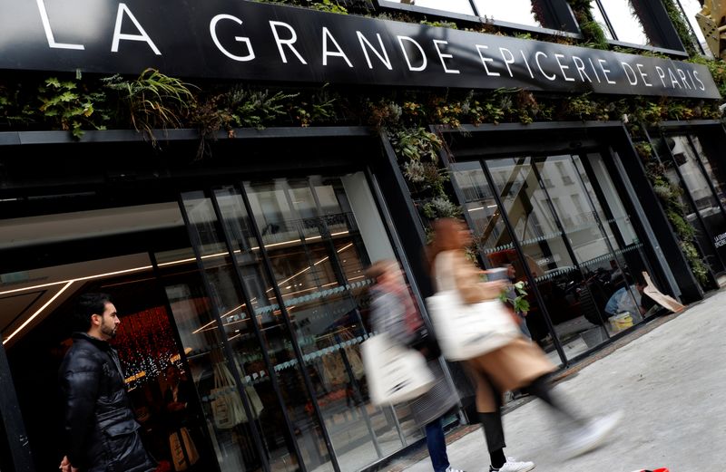 Euro zone consumers continue to see benign inflation path, ECB survey shows