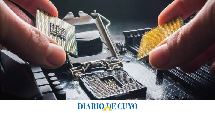 Automotrices buscan chips mientras se agrava la crisis de suministro