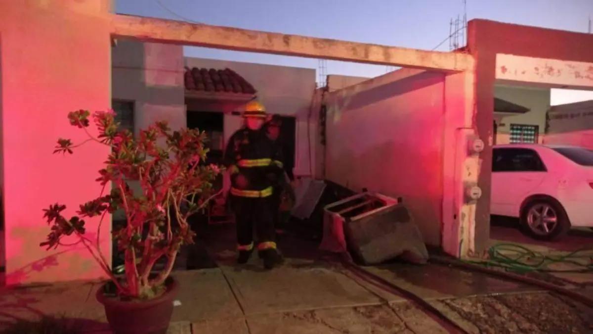 Bomberos controlan incendio en vivienda de Campobello; rescatan a adulta mayor