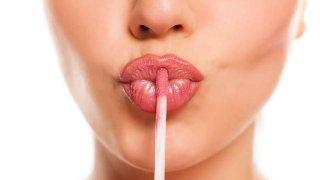 Colas en Mercadona por el aceite de labios efecto ‘volumen’: aporta más brillo e hidratación que ningún otro labial