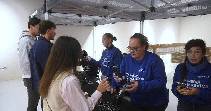 La Feria del Corredor y la entrega de dorsales para la Media Maratón de Córdoba 2025, en imágenes