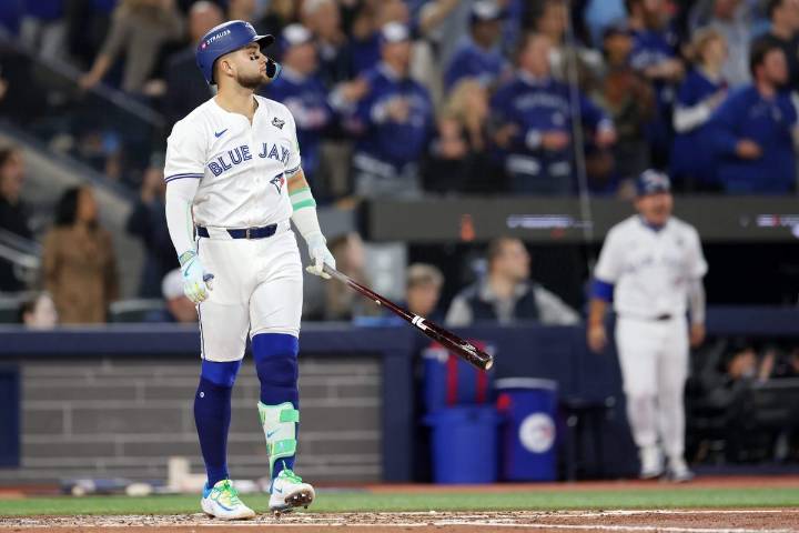 Kyle Tucker, Bo Bichette headline 13 MLB players tendered qualifying offer