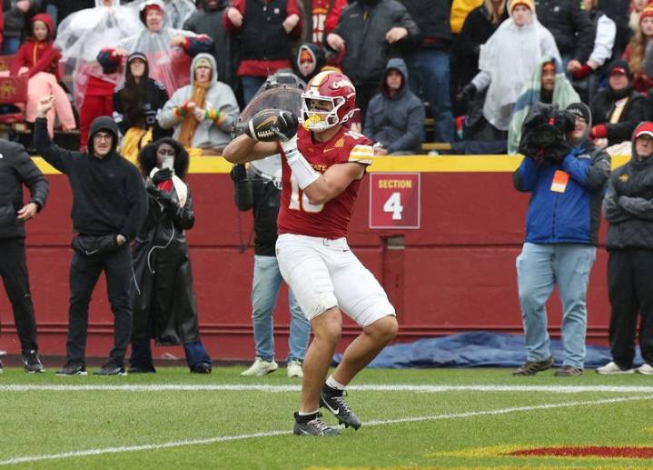 Iowa St. TE Benjamin Brahmer carted off field after collapsing