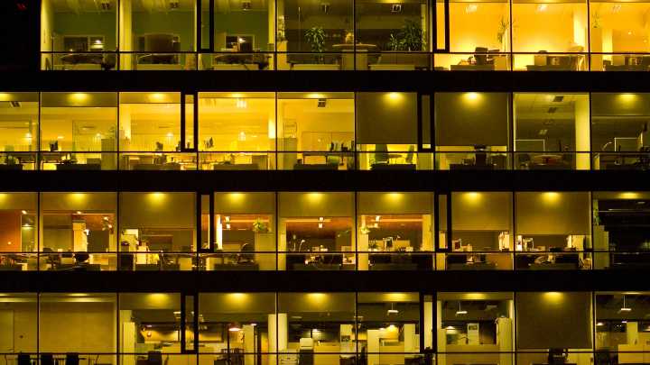 Trabajar en este horario da derecho al plus de nocturnidad: así lo establece el artículo 36 del Estatuto de los Trabajadores