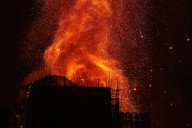 Al menos 13 muertos en incendio en complejo residencial de Hong Kong