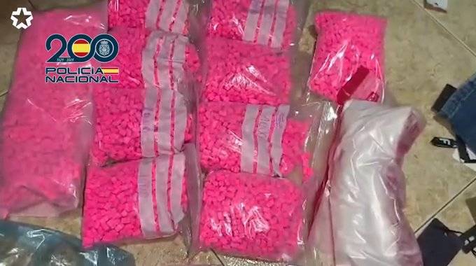 Detienen en España a 14 personas, incluidos venezolanos: Enviaban drogas ocultas en bombones y juguetes para gatos