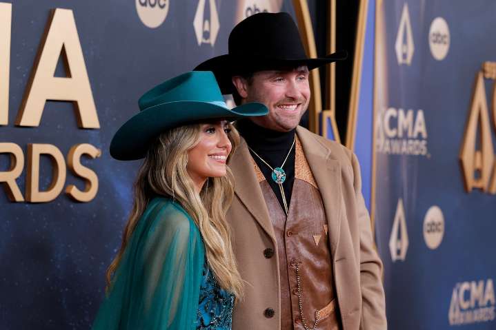 Lainey Wilson closes CMAs with message for ex-Steelers QB: ‘We getting married next year’