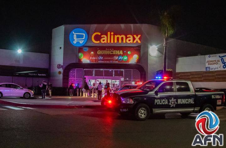 Asaltan con arma de fuego un supermercado en el bulevar Díaz Ordaz
