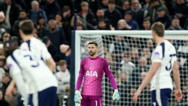 Frank blasts Tottenham fans for booing keeper Vicario after error