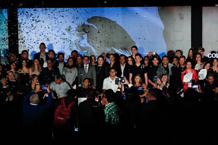 Conade entrega a medallistas sus estímulos económicos