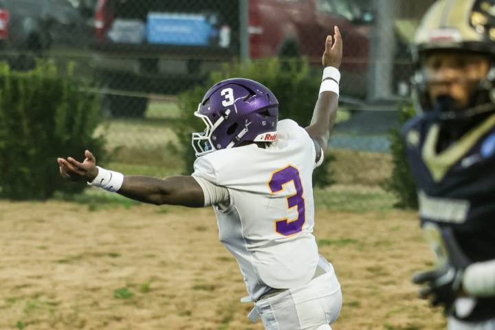 Benedict shocks Wingate with cross-field lateral on final play in Division II playoffs