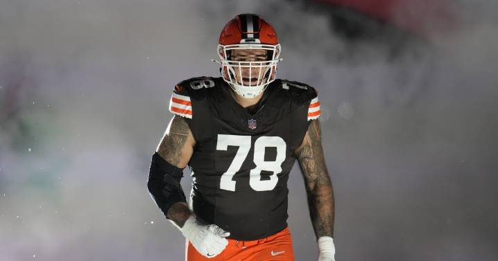 Browns RT Jack Conklin injured in game against 49ers