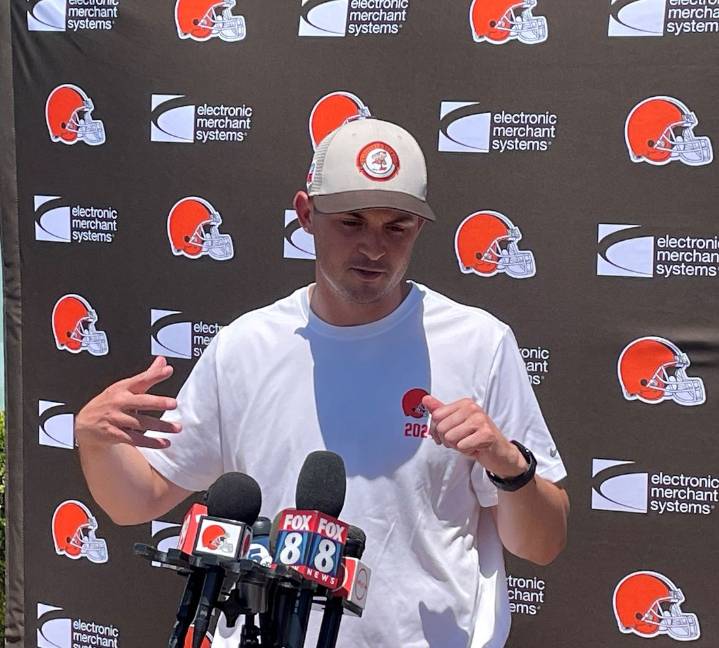Deadspin | Browns' Kevin Stefanski hands play-calling duties to OC Tommy Rees